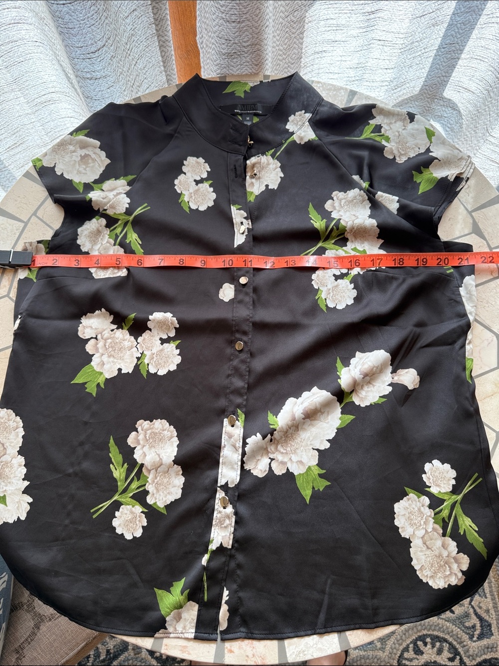 White House Black Market Black Floral Button-Down Short-Sleeve Blouse - Picture 6 of 8